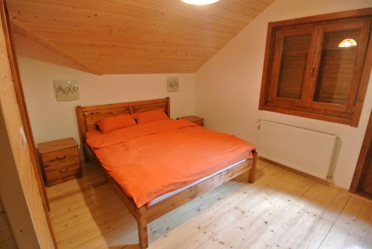 Chalet By The River Valiug Bagian luar foto
