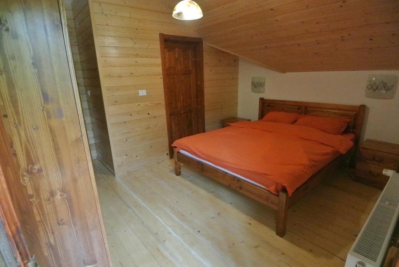 Chalet By The River Valiug Bagian luar foto